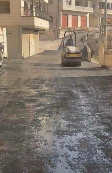 تعبيد شوارع داخلية في حي خلة قمر - استكمال